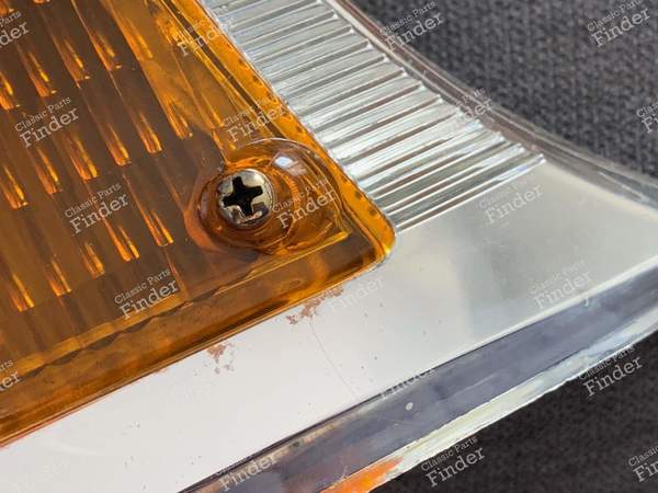 Feu clignotant / Veilleuse avant droit - R10 phase 1 - RENAULT 8 / 10 (R8 / R10) - 7076- 3