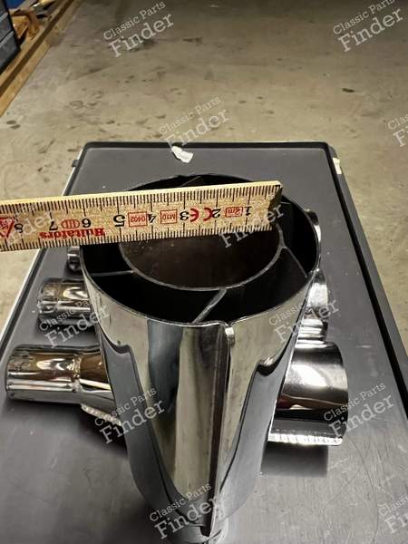 Sortie d'échappement de la Ferrari 250 Lusso - FERRARI 250 GT Lusso - 8