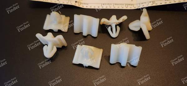 Zierleisten- / Leistenclips - AUDI 100 (C1) - 803-807-249- 0