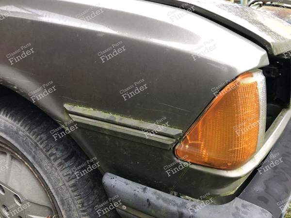 Aile avant droite - PEUGEOT 305 - 7840.71- 1