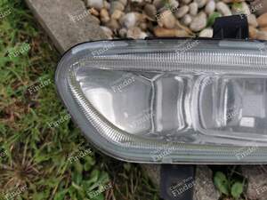 Front left fog light (older shape of front bumper) - PEUGEOT 406 Coupé - 67720899- thumb-4