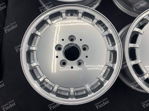 Jantes en alliage originales Mercedes W201 'Gullideckel' 6Jx15 ET49 - MERCEDES BENZ 190 (W201) - 20140012502- 2