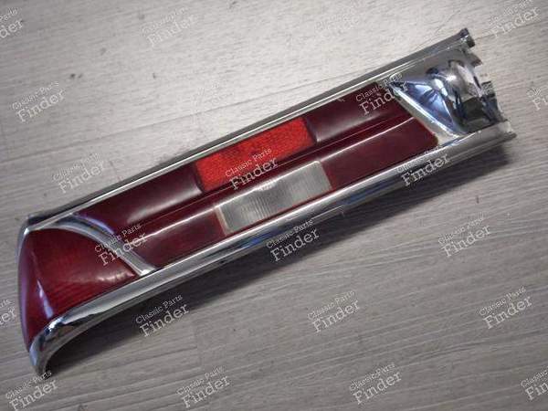 LINKE RÜCKLEUCHTE - MERCEDES BENZ W111 / W112 (Heckflosse) - K13325 / A1118200964- 0