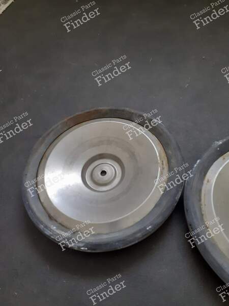 2 enjoliveurs en inox - PEUGEOT 204 - 2