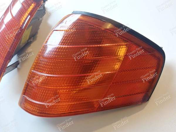 Pair of orange flashing lights - MERCEDES BENZ SL (R129) - 1305231911 (D) / 1305231910 (G)- 2