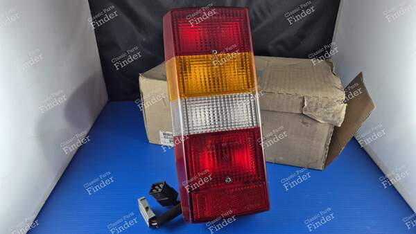 Feu arrière droit ou gauche complet - PEUGEOT J9 - 72275 / 634066- 1