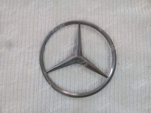 Emblème pour le couvercle du coffre - MERCEDES BENZ /8 (W114 / W115)