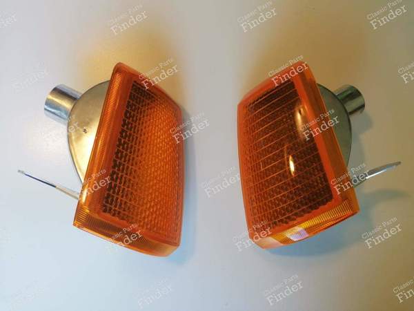 Paire de clignotants d'origine - PEUGEOT 205 - 085263 (R) - 10700D / 085264 (L) - 10700G- 0
