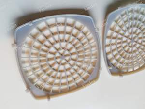 Gitter des vorderen Lautsprechers - RENAULT 18 (R18) - 770070897 (ref. d'origine)- thumb-2