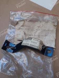 Ferrure de pare-choc avant droit - NISSAN Sunny / Sentra / Tsuru (B11)