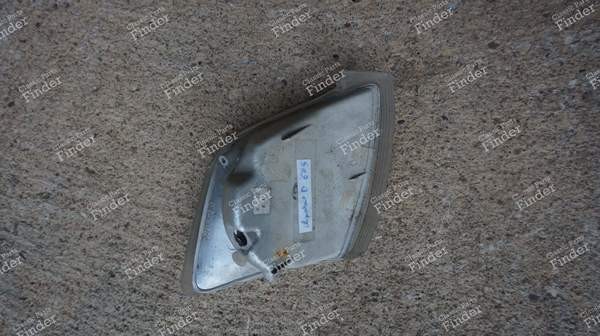 Front right nightlight - Phase 1 - PEUGEOT 605 - 60916420D- 1