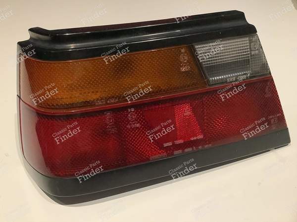 Feu arrière gauche - NISSAN Sunny (B12) - 4390- 0