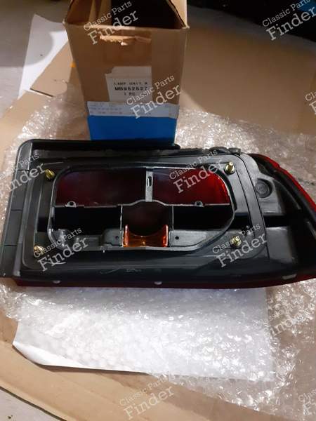 Rücklicht links - MITSUBISHI Colt / Mirage IV / Lancer V - 0438560 / MB952527- 2