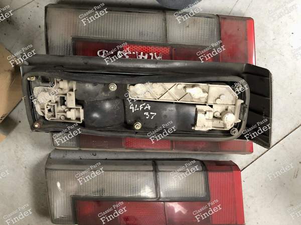 Feu arrière gauche - ALFA ROMEO 33 - 294557 / 14981- 3