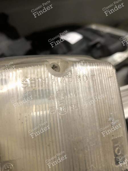 Feu de recul arrière gauche/éclairage de plaque - RENAULT 4 / 3 / F (R4) - 40300- 2