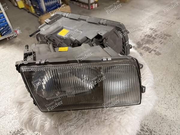 Two headlights - MERCEDES BENZ S (W126) - 1305620451 / A0028265690 (L) / 1305620452 / A0028265650 (R)- 1