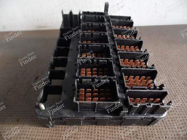 PLATINE TÜR FUSIBLES UND RELAIS - 944 Phase 2 - PORSCHE 944 - 94461011000- 9