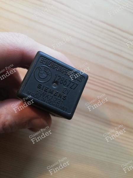 Original BMW Benzinpumpenrelais - BMW 3 (E30) - OEM BMW: 1286727 - Ref. Siemens: Siemens 5WK2221- 0