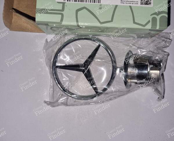 Mercedes-Benz Emblem - MERCEDES BENZ S (W220) - A2108800186- 1