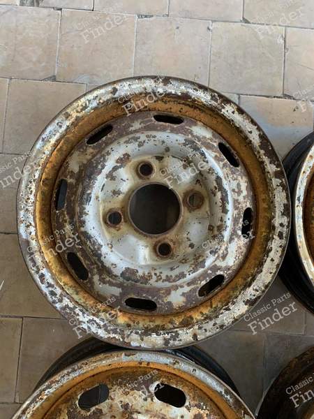 Original set of 5 pieces. Steel wheels for VW Super Beetle (produced after 1968) - VOLKSWAGEN (VW) Käfer / Beetle / Coccinelle / Escarabajo - 5