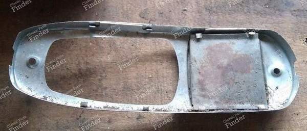 Taillight surround - RENAULT Frégate - 356-B- 1