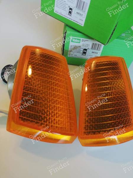 Paire de clignotants d'origine - PEUGEOT 205 - 085263 (R) - 10700D / 085264 (L) - 10700G- 9