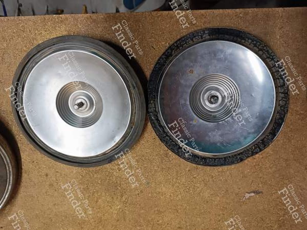2 Enjoliveurs chromés - PEUGEOT 204 - 1