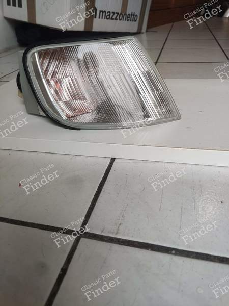 2 left and right front indicators - Phase 1 - RENAULT Safrane - 7700808309- 1