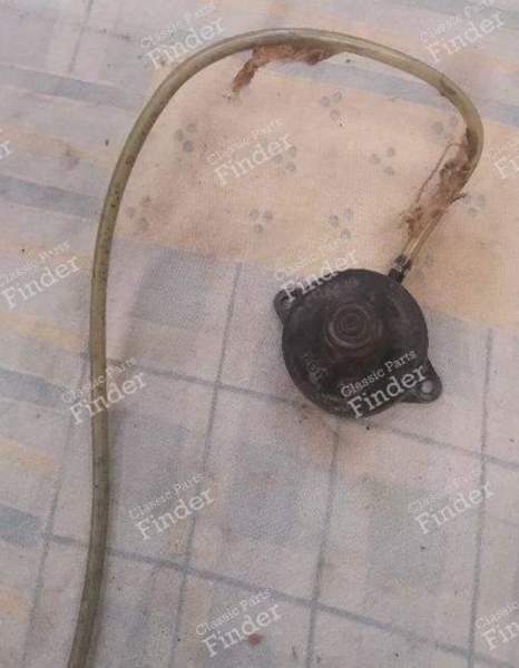 Windshield washer pump for R6, 8 and 12 - RENAULT 6 (R6) - 35 (?)- 1