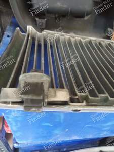 Volvo 740 grille - VOLVO 740 / 760 / 780 - thumb-3