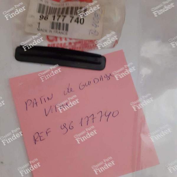 Skid / Glass guide - CITROËN XM - 96117740