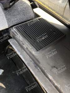 Supports gauche et droit de plage arrière - RENAULT 5 (Supercinq) / Express / Rapid (R5)