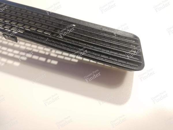 Hood ventilation grille - RENAULT 9 / Alliance / Broadway / 11 / Encore (R9 / R11) - 7704000879- 2