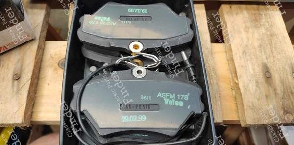 Jeu de plaquettes de frein avant - RENAULT Laguna I - ASFM178