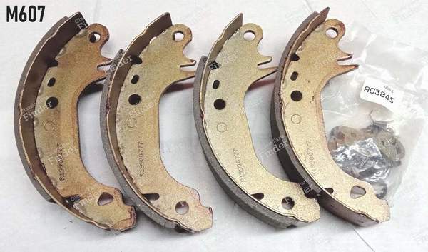 Set of 4 shoes for rear drum brakes - PEUGEOT 309 - MO 900- 1