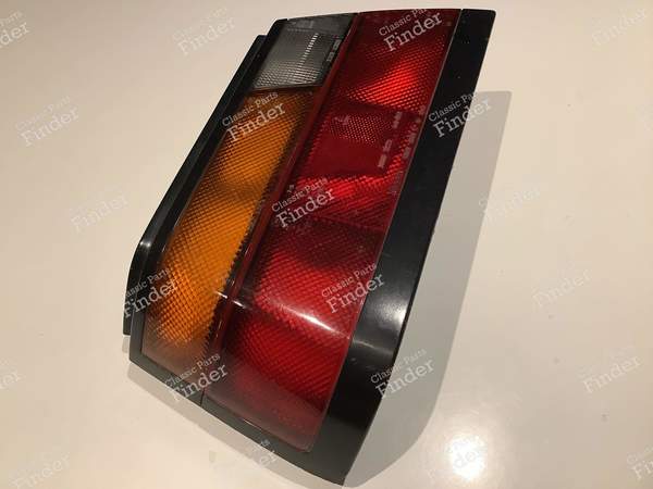 Feu arrière gauche - NISSAN Sunny (B12) - 4390- 2