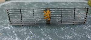 Front grille - PEUGEOT 504