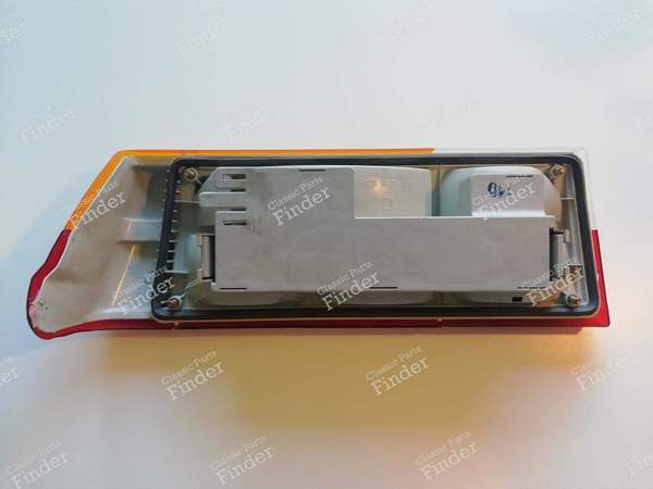 Feu arrière droit pour 305 phase 2 - PEUGEOT 305 - OEM: 6351.62 / 1120801- 5