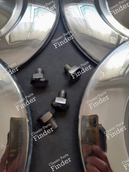 Chrome wheel covers - PEUGEOT 504 - 5415.22- 2