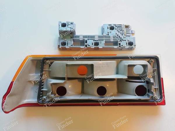 Feu arrière droit pour 305 phase 2 - PEUGEOT 305 - OEM: 6351.62 / 1120801- 6