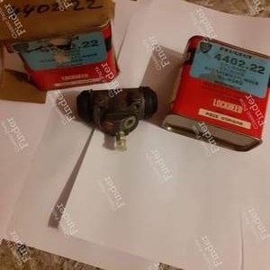 Right Rear Brake Cylinder - PEUGEOT 404 - 4402.22- thumb-1