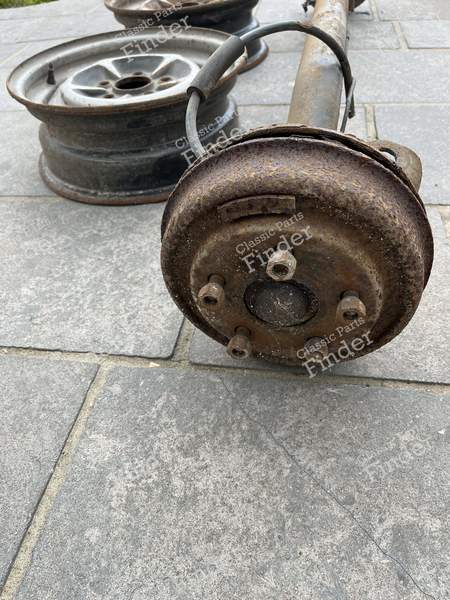 Essieu arrière + 2 jantes à 5 trous 15 M RS - FORD Taunus 12M (P6) - 3