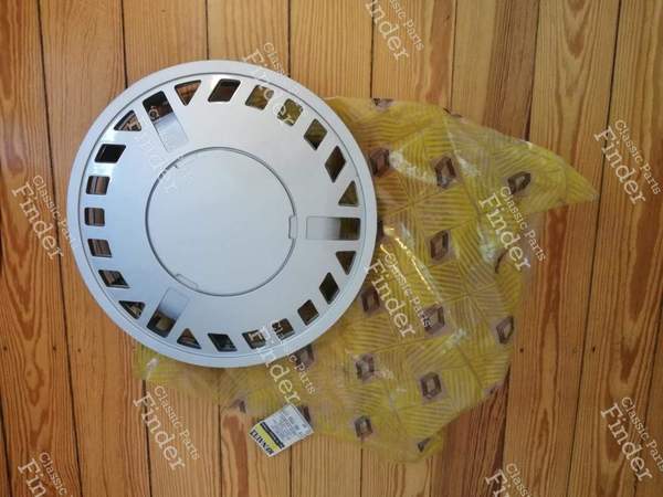 Delta 13 inch hubcap - RENAULT 9 / Alliance / Broadway / 11 / Encore (R9 / R11) - 7700735177 / 7702147362- 2