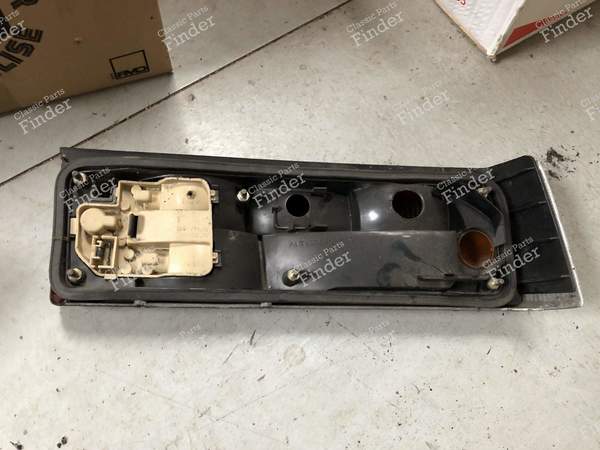 Feu arrière gauche - ALFA ROMEO 33 - 294557 / 14981- 1