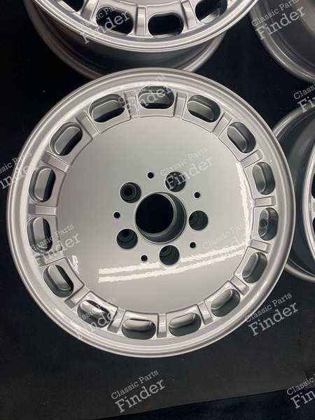 Original 'Gullideckel' Alloy Wheels 7Jx15 ET25 - MERCEDES BENZ S (W126) - 1264003002- 4