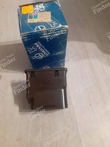 Aérateur droite ou gauche - PEUGEOT J5 - 6489.11- 1