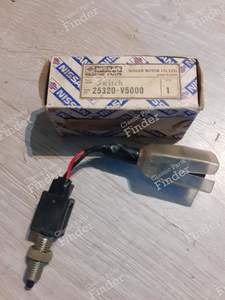 Contacteur de feu de stop - NISSAN Vanette (C22)