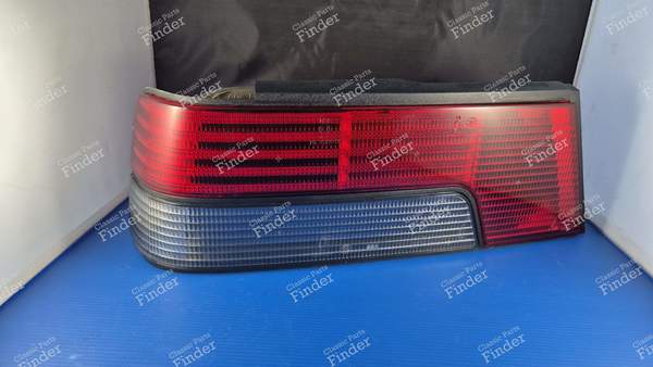 Feu arrière gauche - PEUGEOT 405 / Pars / Khazar - 0087017 / 6751223- 0